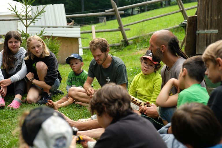Die Freizeitaktivitäten in der Natur sollen den Kindern eine Auszeit von täglicher Überreizung und Leistungsdruck ermöglichen.