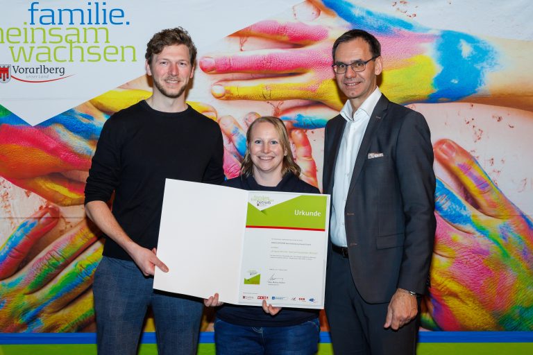 Andreas Wagner (Geschäftsführer PANTO OUTDOOR), Sonja Willi (Shopleiterin Standort Hohenems), Mag. Markus Wallner (Landeshauptmann). <span class="copyright">VLK/Hofmeister</span>