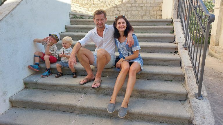 Isabell und Jürgen mit ihren Kindern Maximilian und Nicholas. 