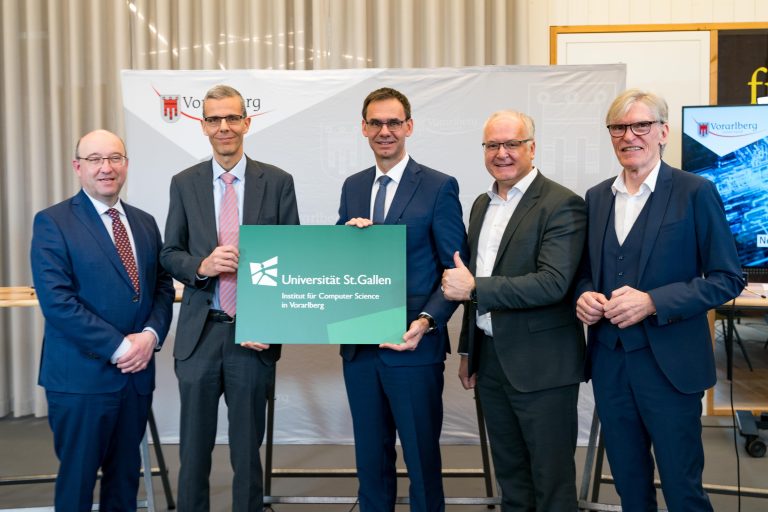 Regierungsrat Beat Tinner, Rektor Manuel Ammann, LH Markus Wallner, Elmar Hartmann (IV), Wilfried Hopfner (WKV). <span class="copyright">vn/Stiplovsek</span>