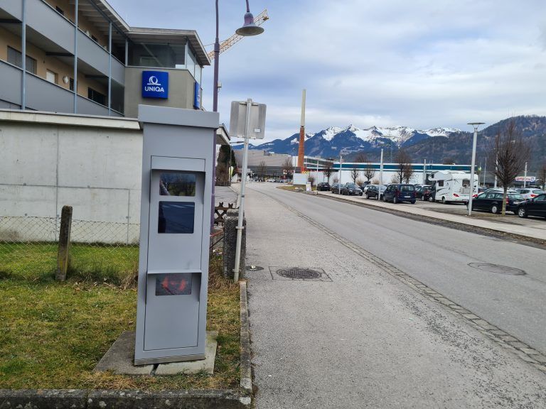 Radargeräte wie hier beim Zimbapark könne man nicht in jeder Straße aufstellen. Stattdessen solle man die Bürger lieber sensibilisieren, dass sie langsamer fahren sollen.