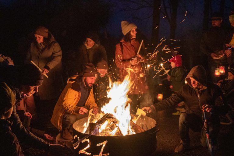Das traditionelle Feuerfest brachte Wärme und Licht in die kalte Jahreszeit.<br>