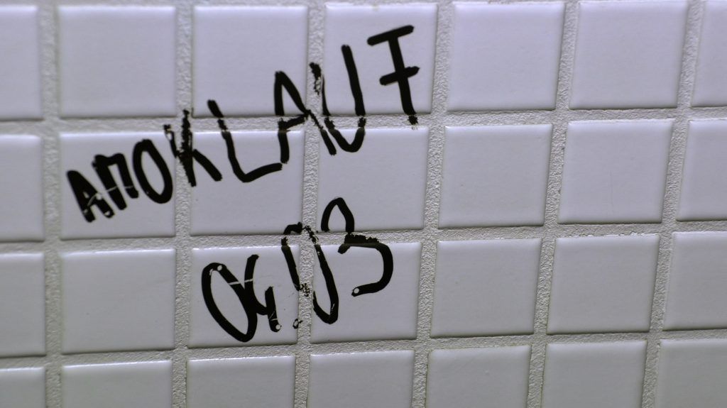 Amokdrohung in Mädchentoilette