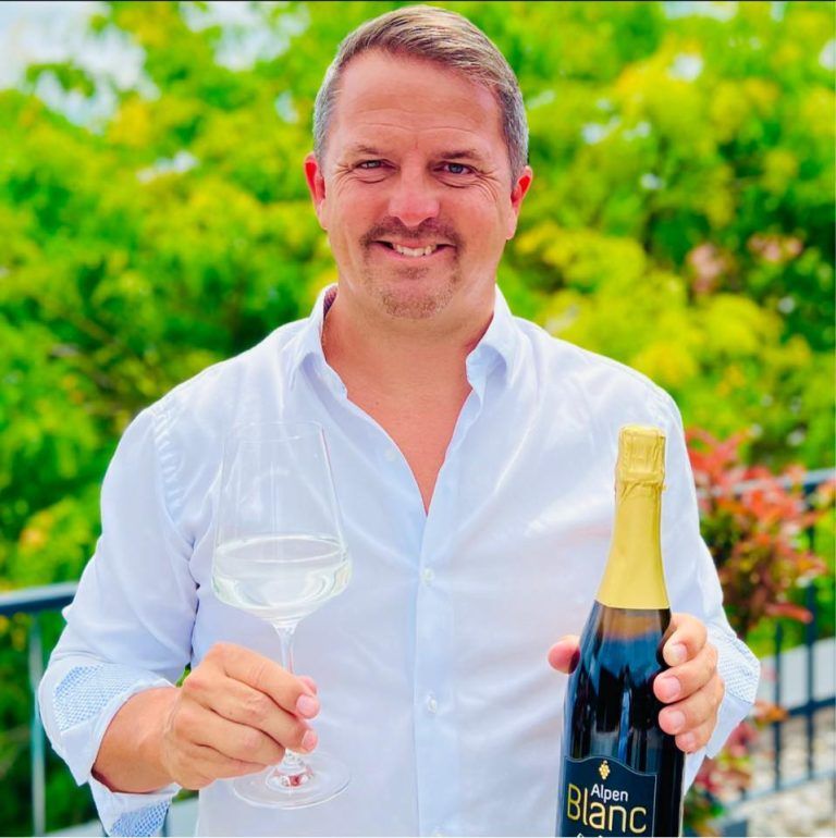 Jürgen Kessler hat bereits seit dem Sommer die Getränke von Alpdrinks verkauft und war an der Entwicklung der neuen Produktlinie The Zero beteiligt. Jetzt zieht er in die Geschäftsführung ein.