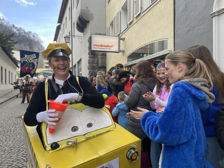 Die Taxidriver aus Feldkirch freuten sich, auch mal in der Innenstadt „fahren“ zu dürfen.