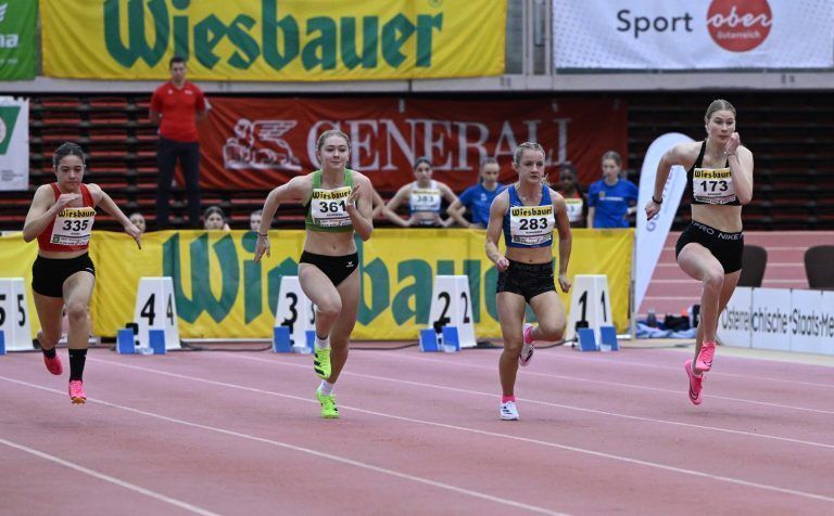 Mia-Sophie Kammerer (2. v. r.) holte Bronze im 60-m-Sprint der U18-Mädchen. <span class="copyright">ÖLV</span>