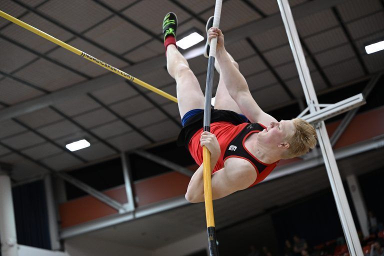 Pascal Kobelt sicherte sich im Stabhochsprung mit 4,45 m die Bronzemedaille.