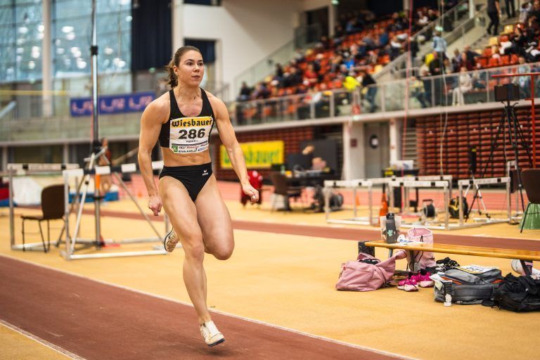Die letzten Schritte von Isabel Posch auf dem Weg zur erfolgreichen Titelverteidigung im Weitsprung mit einer Weite von 6,19 Meter. <span class="copyright">ÖLV</span>