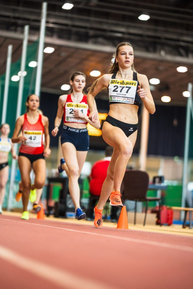 Pauline Schedler (vorne) holte im 800-m-Lauf Gold und über 1500 Meter Silber. <span class="copyright">ÖLV </span>