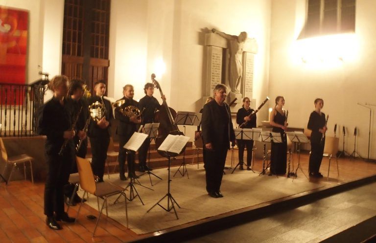 Herzlicher Applaus und große Begeisterung gab es am Schluss für den engagierten Dirigenten und sein Ensemble. <span class="copyright">Fritz Jurmann</span>