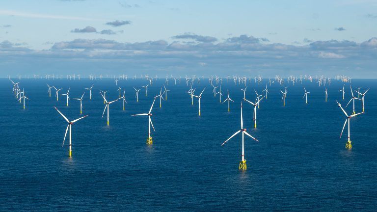 ABD0002_20231202 – — – DEUTSCHLAND: PRODUKTION – 16.11.2023, Nordsee, –: Der Offshore-Windpark Dolwin Alpha. (Zu dpa:”Windkraft auf See – Von der Pionierarbeit zur Boom-Branche?”) Foto: Sina Schuldt/dpa +++ dpa-Bildfunk +++. – FOTO: APA/dpa/Sina Schuldt
