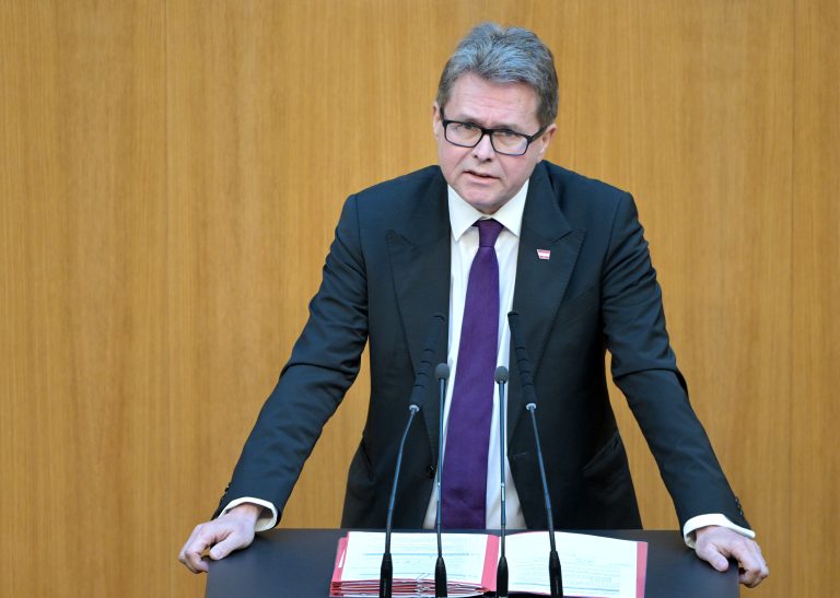 Bildungsminister Martin Polaschek informierte das Parlament mittels Anfragebeantwortung über die Anzahl an Suspendierungen von Schülerinnen und Schülern. <span class="copyright">APA/Roland Schlager</span>