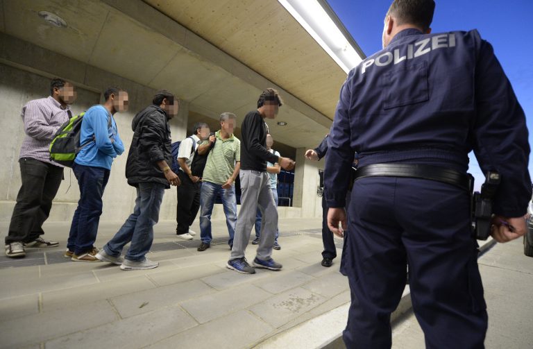 Vor allem 2015 und 2016 kamen sehr viele Asylwerber nach Österreich. Viele sind mittlerweile offenbar gut integriert, wie eine Studie zu budgetären Kosten zeigt. <span class="copyright">Foto: APA</span>