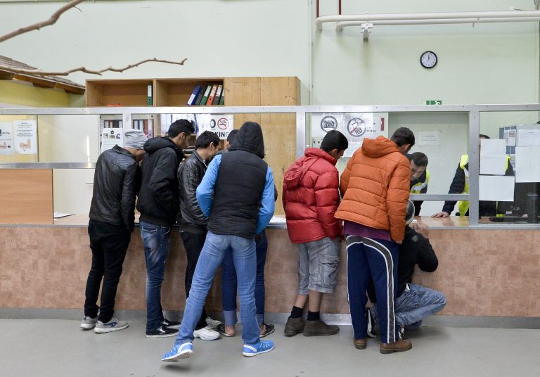Asylwerber in Traiskirchen (NÖ): Entscheidend im Hinblick auf volkswirtschaftliche und budgetäre Auswirkungen ist Integration. <span class="copyright">Foto: APA</span>