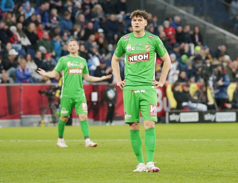 ABD0225_20240224 – SALZBURG –
STERREICH: Leo Mtzler (SC Austria Lustenau) whrend der Admiral Bundesliga-Begegnung, 20. Runde, am Samstag, 24. Februar 2024, zwischen Red Bull Salzburg und SC Austria Lustenau in Salzburg. – FOTO: APA/KRUGFOTO