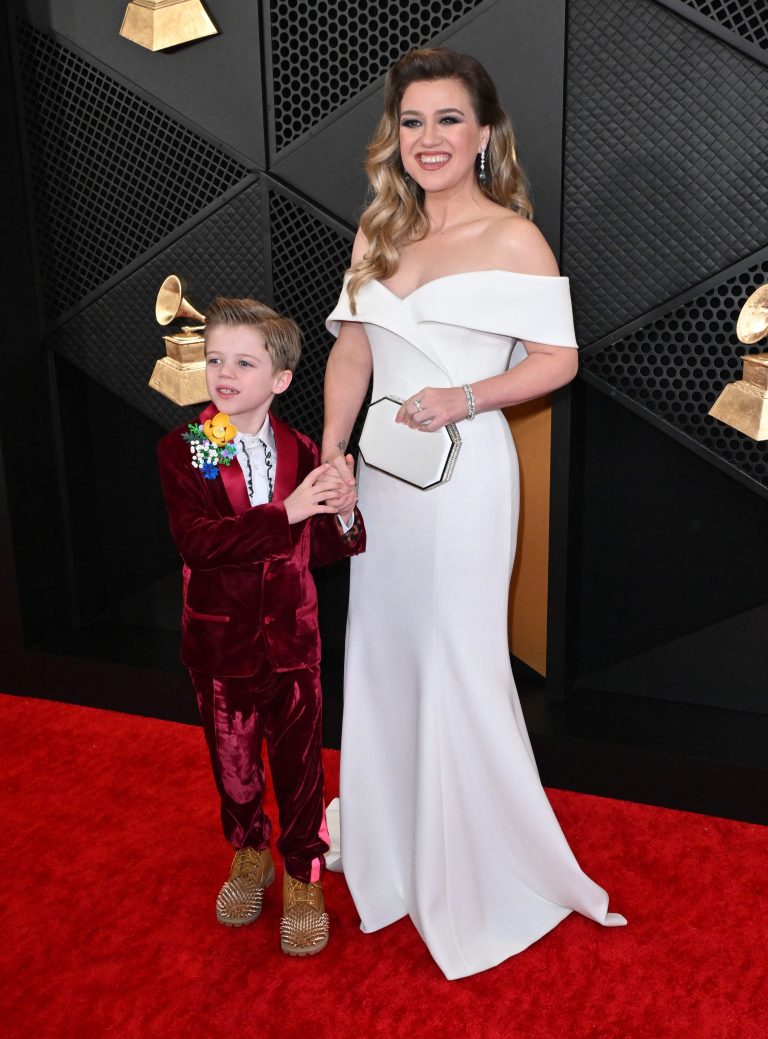 Kelly Clarkson kam mit ihrem Sohn zur Preisverleihung. <span class="copyright">afp</span>