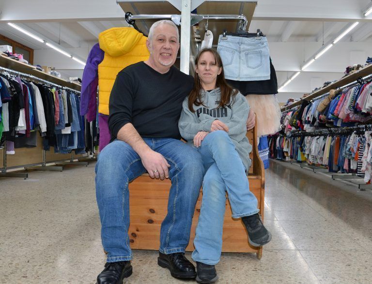 Claus und Angelika, Eltern von fünf Kindern, brauchen dringend ein neues Zuhause. <span class="copyright">HRJ</span>