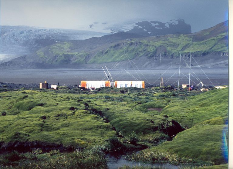 Das Camp des Expeditionsteams auf der Australischen Insel. <span class="copyright">privat</span>