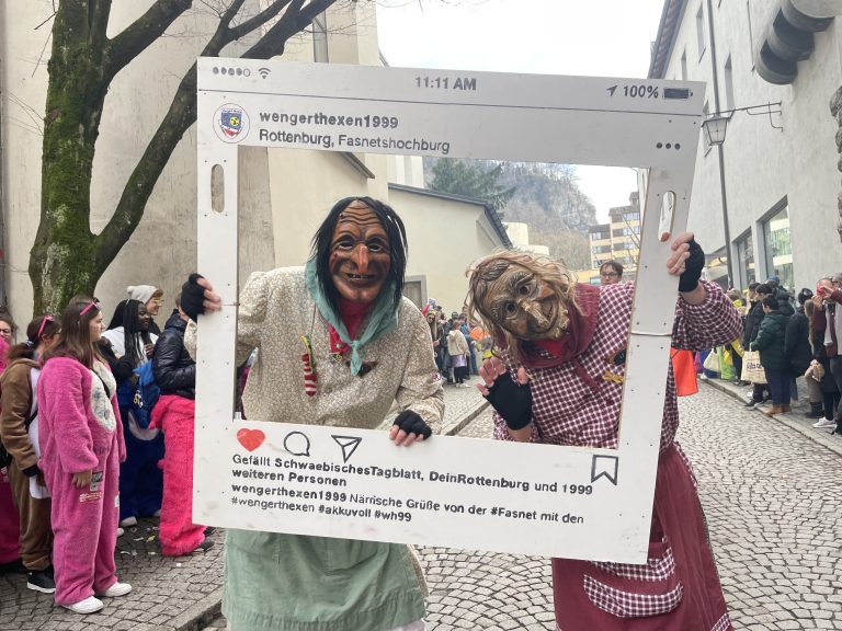 Die Wengerthexen brachten ihren „Live-Instagram-Post“ kurzerhand mit zum Umzug.