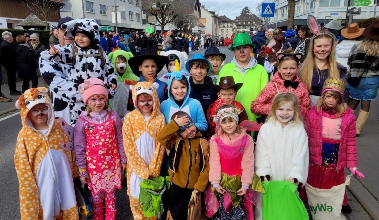 Dabei sein und mitmachen lautete die Devise für Jung und Alt beim großen internationalen Faschingsumzug in Lochau. Ein tolles Fest für die vielen jungen Mäschgerle und Maschgara. Ore, Ore!