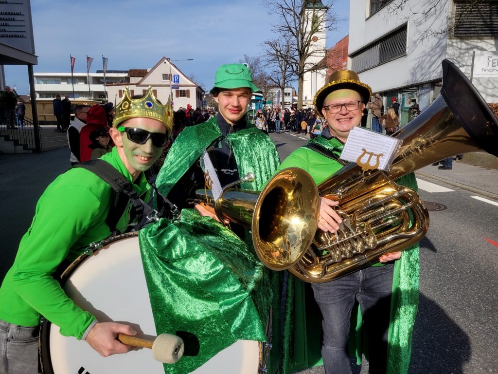 Mit Froschkönigen und Rockabillys: Lochau im Fasnachtsfieber