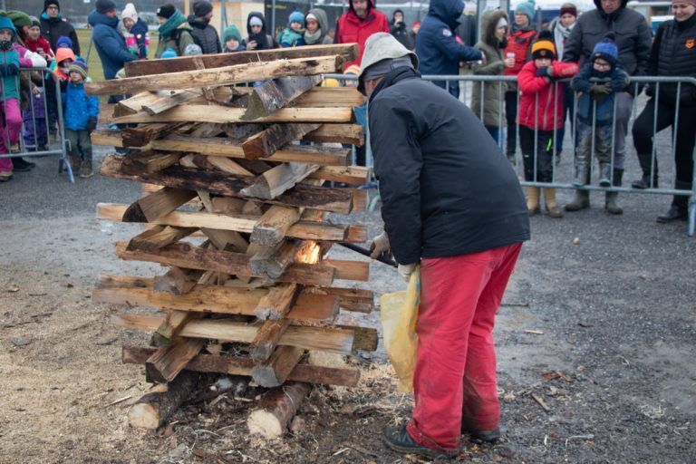 Der Kinderfunken wird in diesem Jahr von den Kindern nach dem Laternenumzug selbst entzündet.