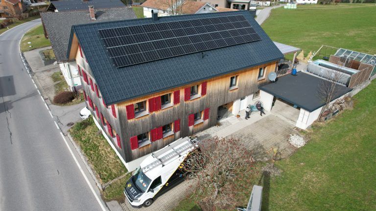 Philipp Wiedemann, Gewinner des VN-Energiegewinnspiels; PV-Anlage