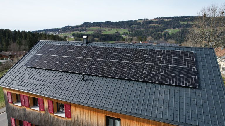 Philipp Wiedemann, Gewinner des VN-Energiegewinnspiels; PV-Anlage