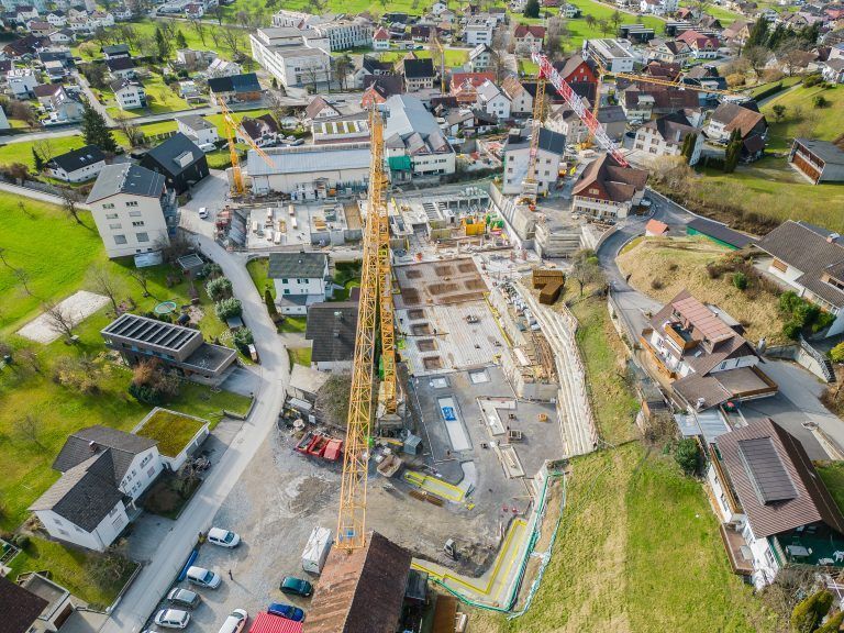 Beim ursprünglichen Doppelmayr-Standort in Rickenbach ist vergangenen September der Spatenstich für die erste Bauetappe im Zuge der Quartiersentwicklung erfolgt . . . <span class="copyright">VN/Steurer</span>