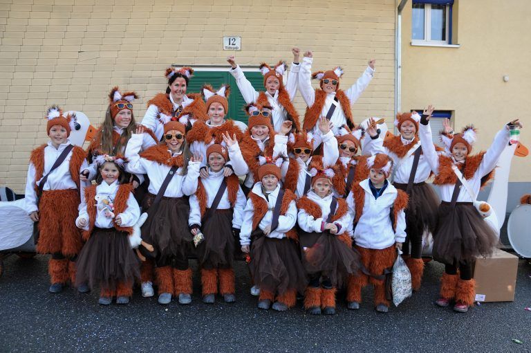 "Umzug Haselstauden"Fuchs, Du hast die Gans gestohlen", lautete das Motto bei den Fasnat-Feagar Mühlebach.