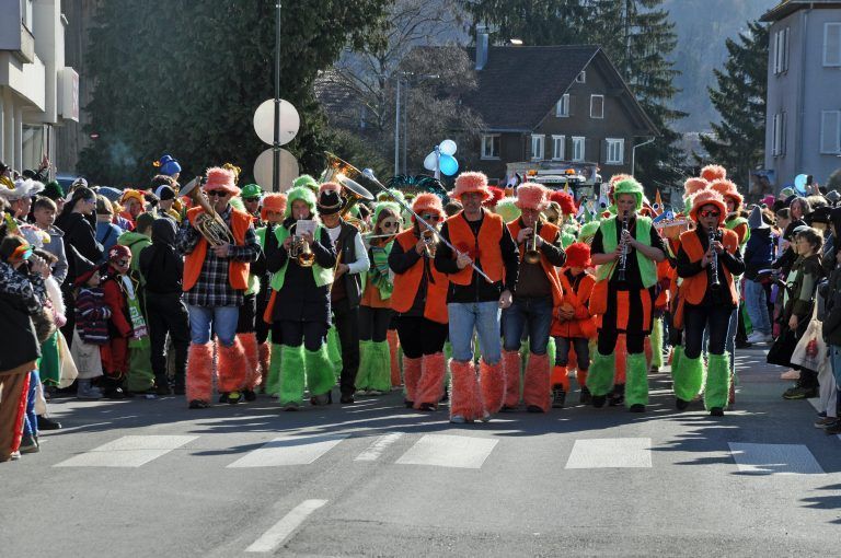 Eröffnet wurde der Umzug von der Stadtkapelle Haselstauden.