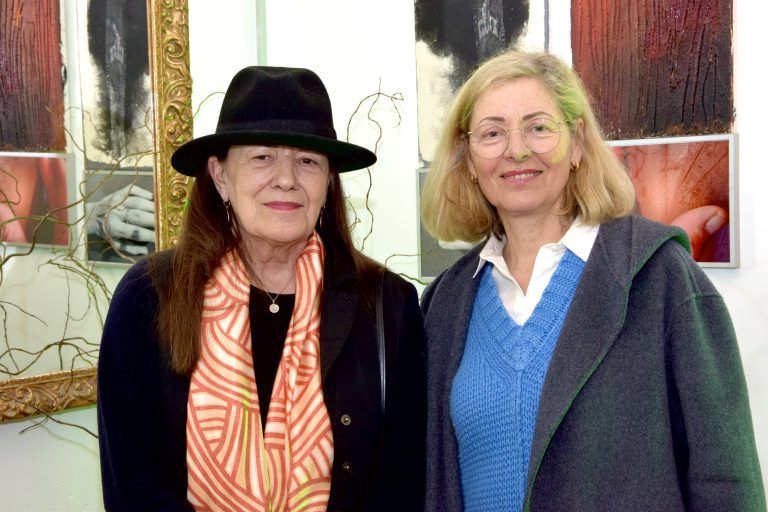 Der Einladung zur Ausstellungseröffnung in der Kellergalerie waren auch Gertrud Würbel und Karin Fritz gefolgt.