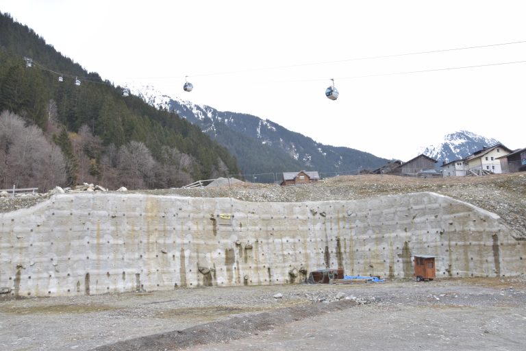 Beim Avenida-Hotel, welches am Ortseingang von St. Gallenkirch gebaut werden soll, geht schon seit Längerem nichts mehr vorwärts. <span class="copyright">SCO</span>