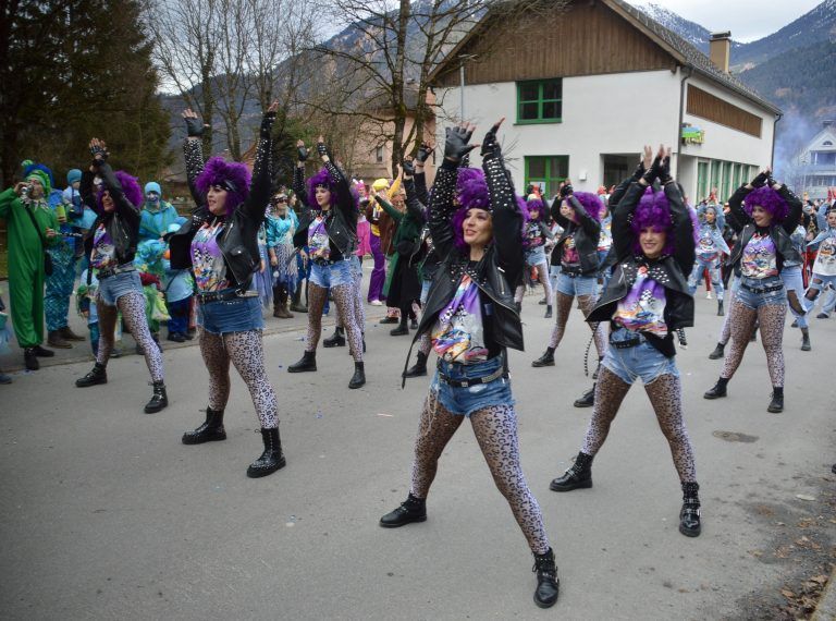 Tanzverein Bürs beim Faschingsumzug.