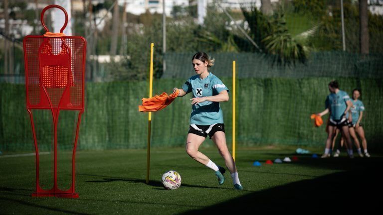 Die erste Trainingseinheit in Marbella haben Eileen Campbell und ihre Kolleginnen aus dem ÖFB-Nationalteam bereits hinter sich. <span class="copyright">ÖFB-Gruber</span>