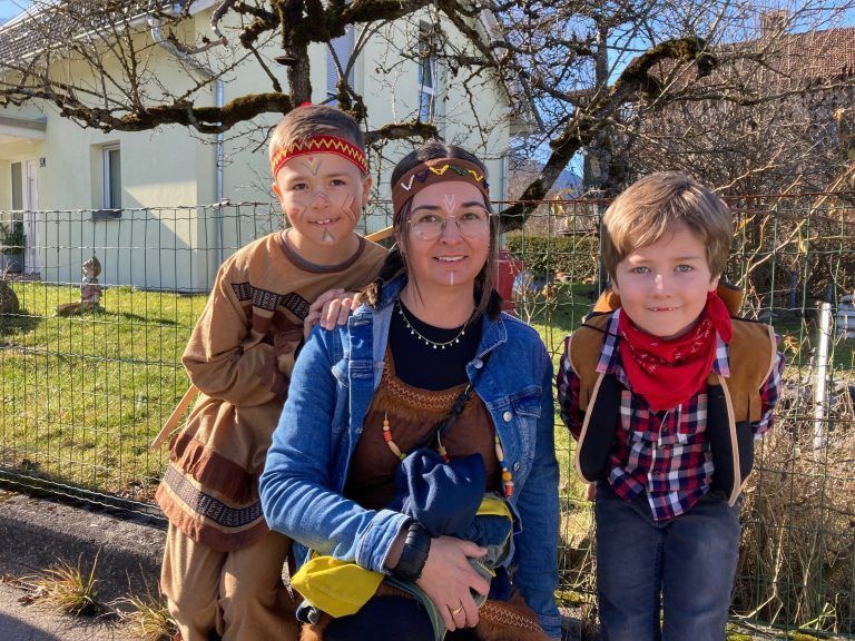 Benedikt und Jonathan mit Mama Cornelia.