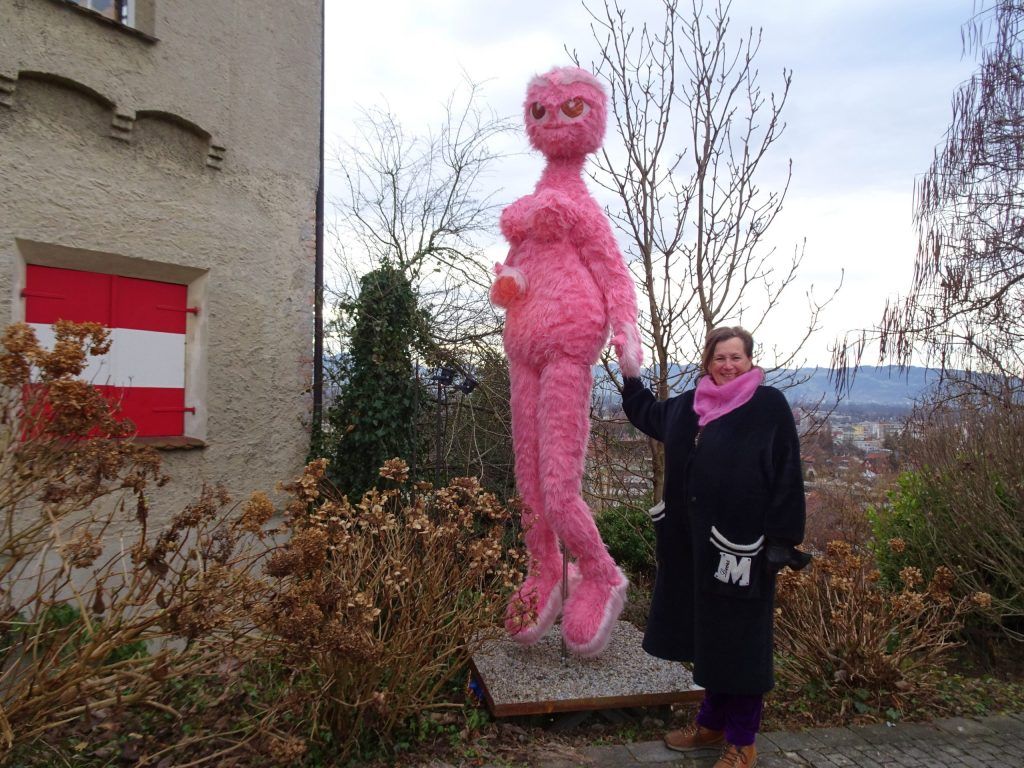 Ein pinker Blickfang im Oberdorf
