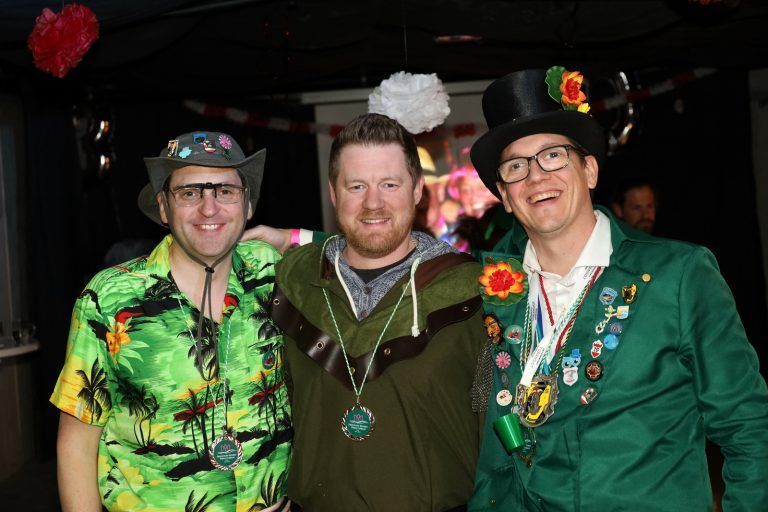 Bürgermeister Andreas Kresser, Fasching- und Funkenzunft Ruggburg Obmann Cornelius Hansjakob und Faschingsprinz Prinz Florian bei der 30er Faschingsparty.