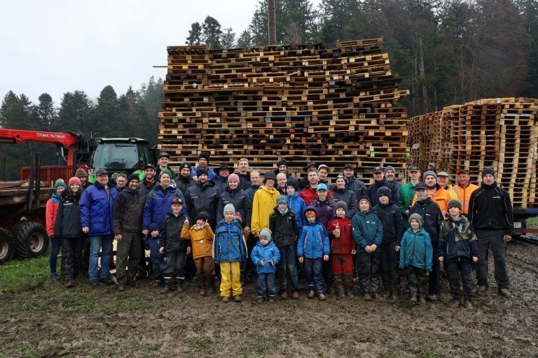 Die Funkenbauer der Parzelle Berg gestalteten das Funkenwochenende mit Hingabe und Tradition. <span class="copyright">CHF/8</span>