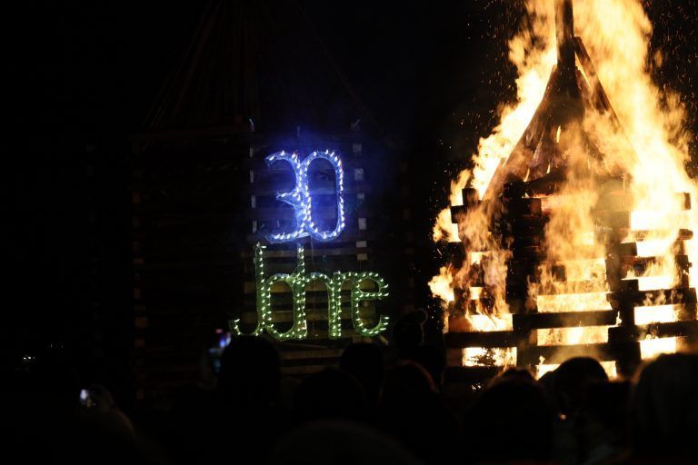 30 Jahre Leuchtschrift und brennender Kinderfunken der Fasching- und Funkenzunft Ruggburg.