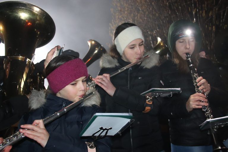Der Musikverein umrahmte das Funkenabbrennen.