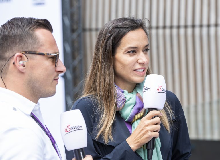 Das ServusTV-Team Andrea Schlager und Christian Klien. <span class="copyright">gepa</span>