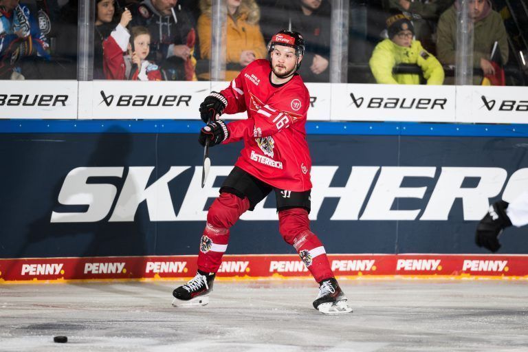 Dominic Zwerger im ÖEHV-Nationaltrikot. <span class="copyright">Gepa</span>
