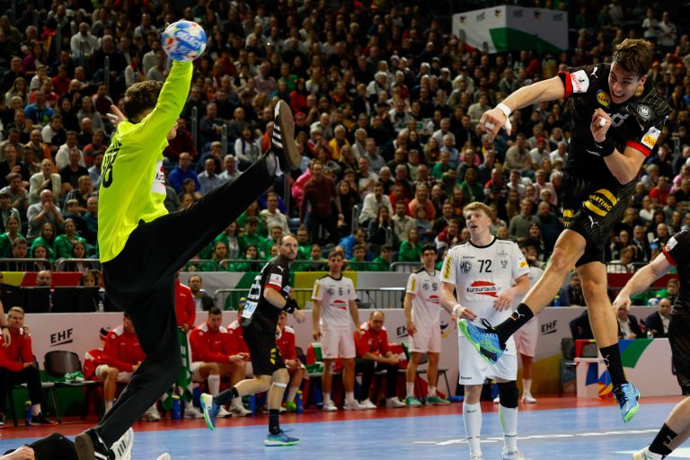 Szene aus dem Spiell bei der EURO 2024 gegen Gastgeber Deutschland.