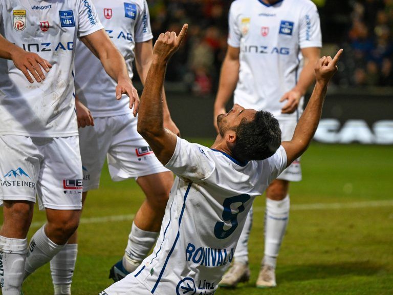 Elfmeterschütze Ronivaldo lässt sich für seinen sechsten Saisontreffer feiern. <span class="copyright">gepa</span>