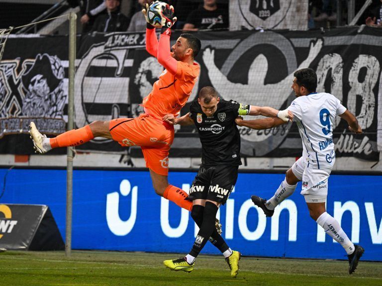 Dejan Stojanovic, sicherer Rückhalt bei Altach, entschuldigte sich für seinen Fehler. <span class="copyright">gepa</span>
