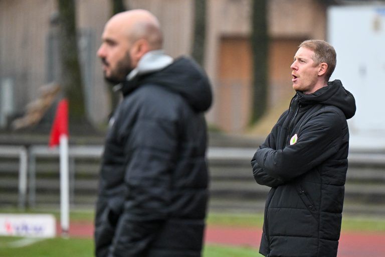 Auch unter Neo-Trainer Roman Ellensohn sah man keine erkennbare Steigerung bei den Rothosen. <span class="copyright">gepa</span>