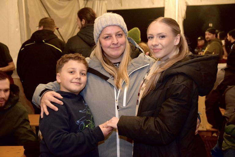 Melanie Bertsch mit Tochter Franziska und Sohn Max.