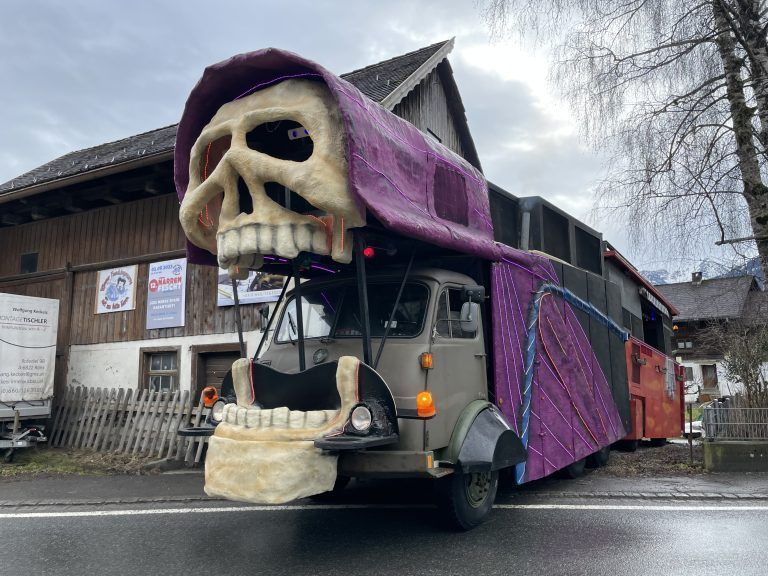 ... und wartet dort bis 15 Uhr auf seinen großen Auftritt.