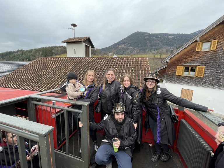 Louis, Sandra, Mona, Melanie, Laura und "Gäbi" hatten bereits am Vormittag eine riesen "Gaudi".